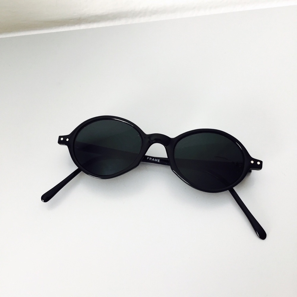 Deadstock stock 90s round sunglasses